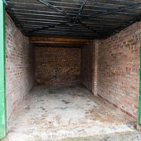 1 Bedroom Newton Apartment L Free Parking L Wigan Royal Infirmary L Haigh Hall L Central Location ภายนอก รูปภาพ