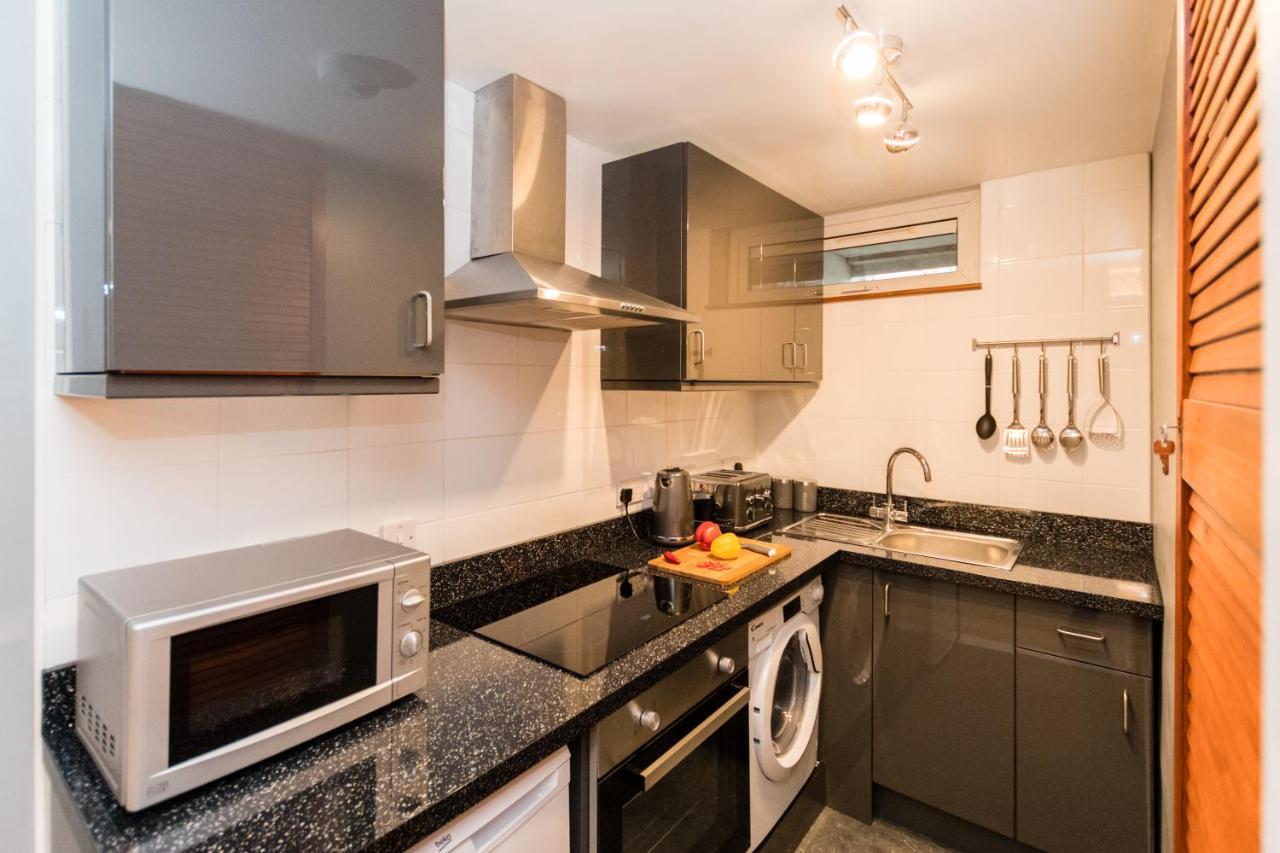 1 Bedroom Newton Apartment L Free Parking L Wigan Royal Infirmary L Haigh Hall L Central Location ภายนอก รูปภาพ