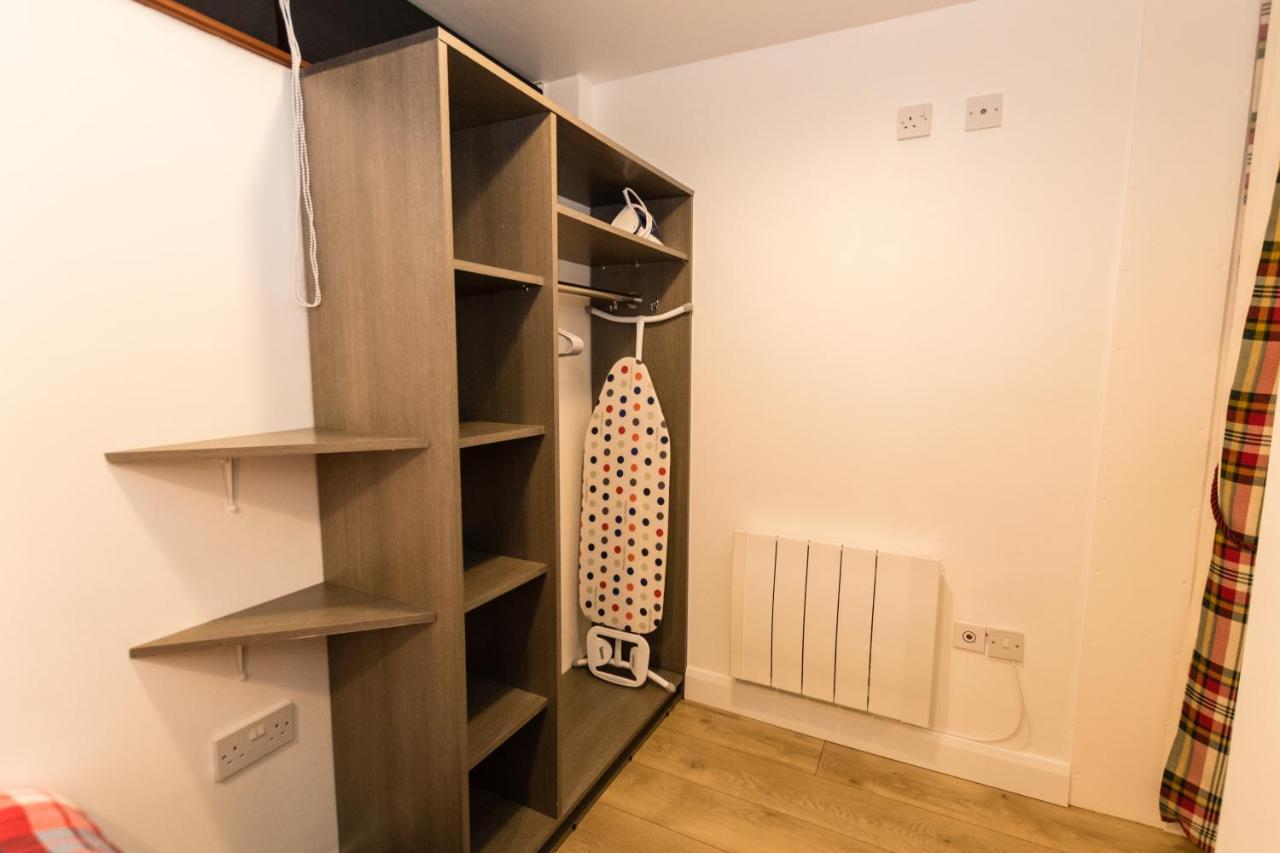 1 Bedroom Newton Apartment L Free Parking L Wigan Royal Infirmary L Haigh Hall L Central Location ภายนอก รูปภาพ