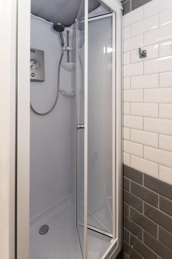 1 Bedroom Newton Apartment L Free Parking L Wigan Royal Infirmary L Haigh Hall L Central Location ภายนอก รูปภาพ