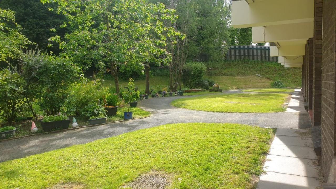 1 Bedroom Newton Apartment L Free Parking L Wigan Royal Infirmary L Haigh Hall L Central Location ภายนอก รูปภาพ