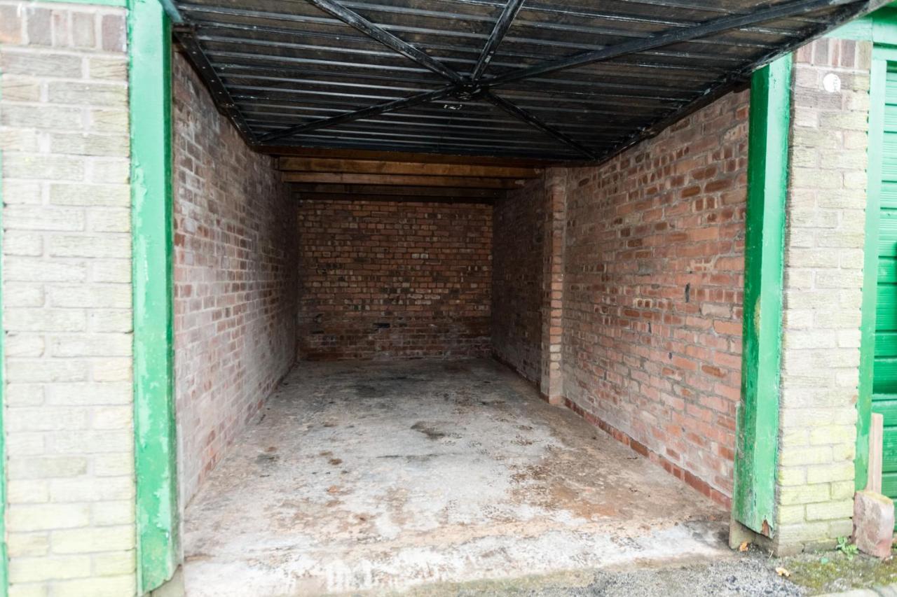 1 Bedroom Newton Apartment L Free Parking L Wigan Royal Infirmary L Haigh Hall L Central Location ภายนอก รูปภาพ